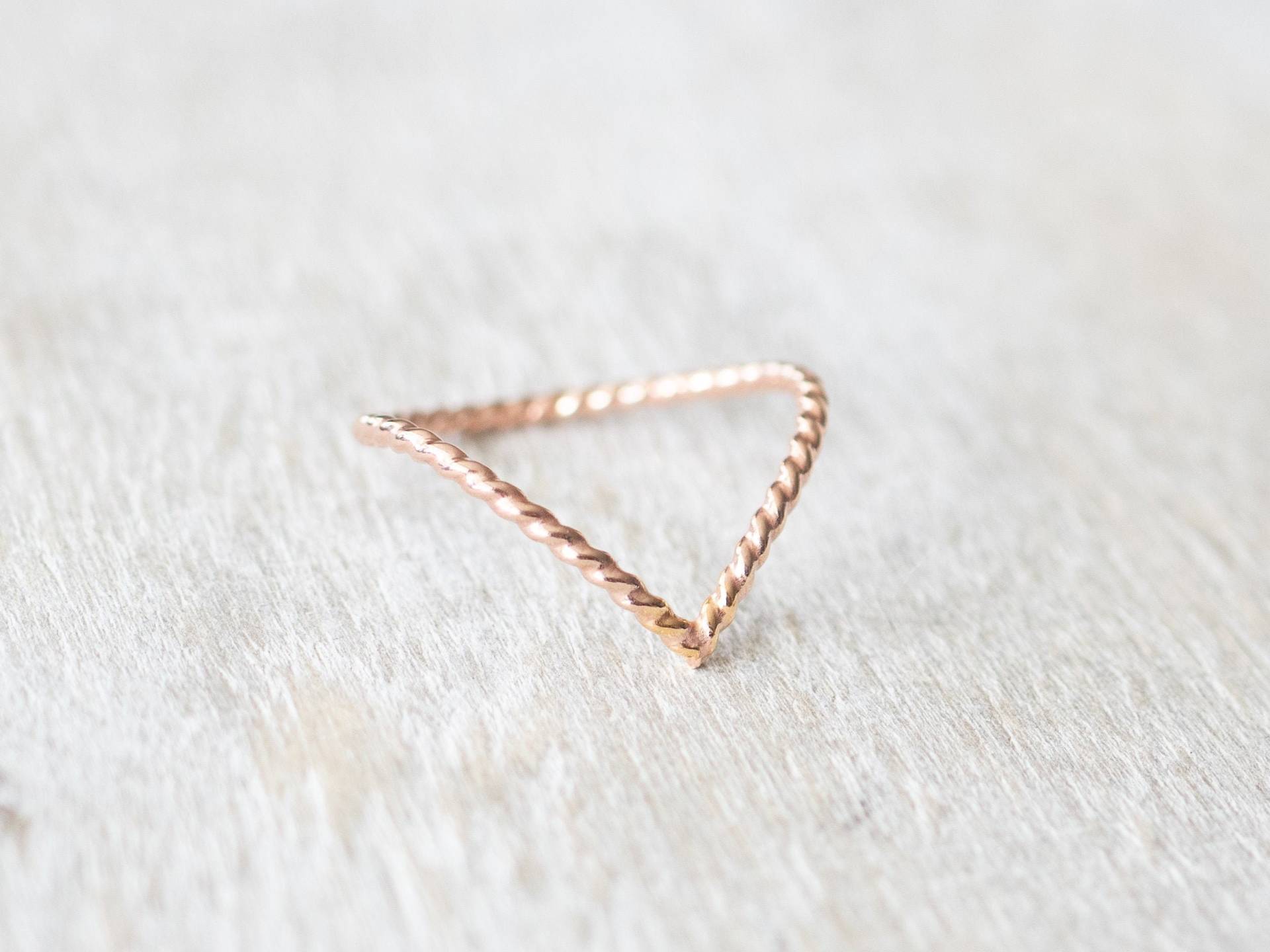 Rosegold Chevron Twist Ring, Filled Zierliche Stacking 14K Ringe Für Frauen von minimalaccents