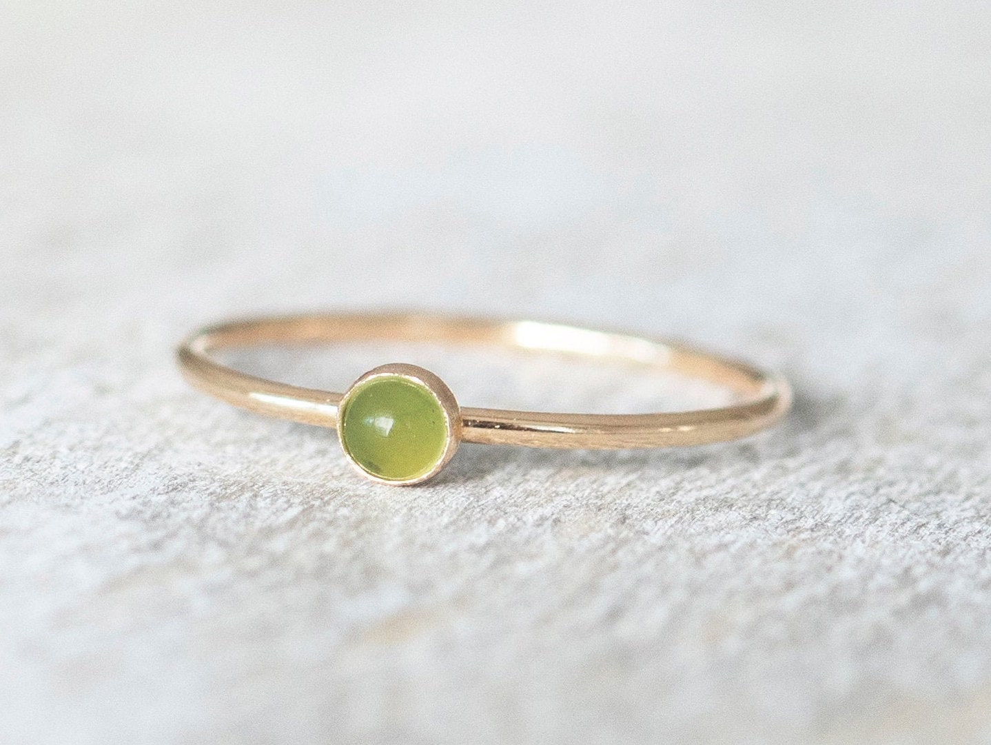 Super Dünner Gold 3mm Jade Ring, Zierlicher Gefüllt 14K Ringe Für Frauen, Stapel Ringe, Geburtsstein Ring von minimalaccents