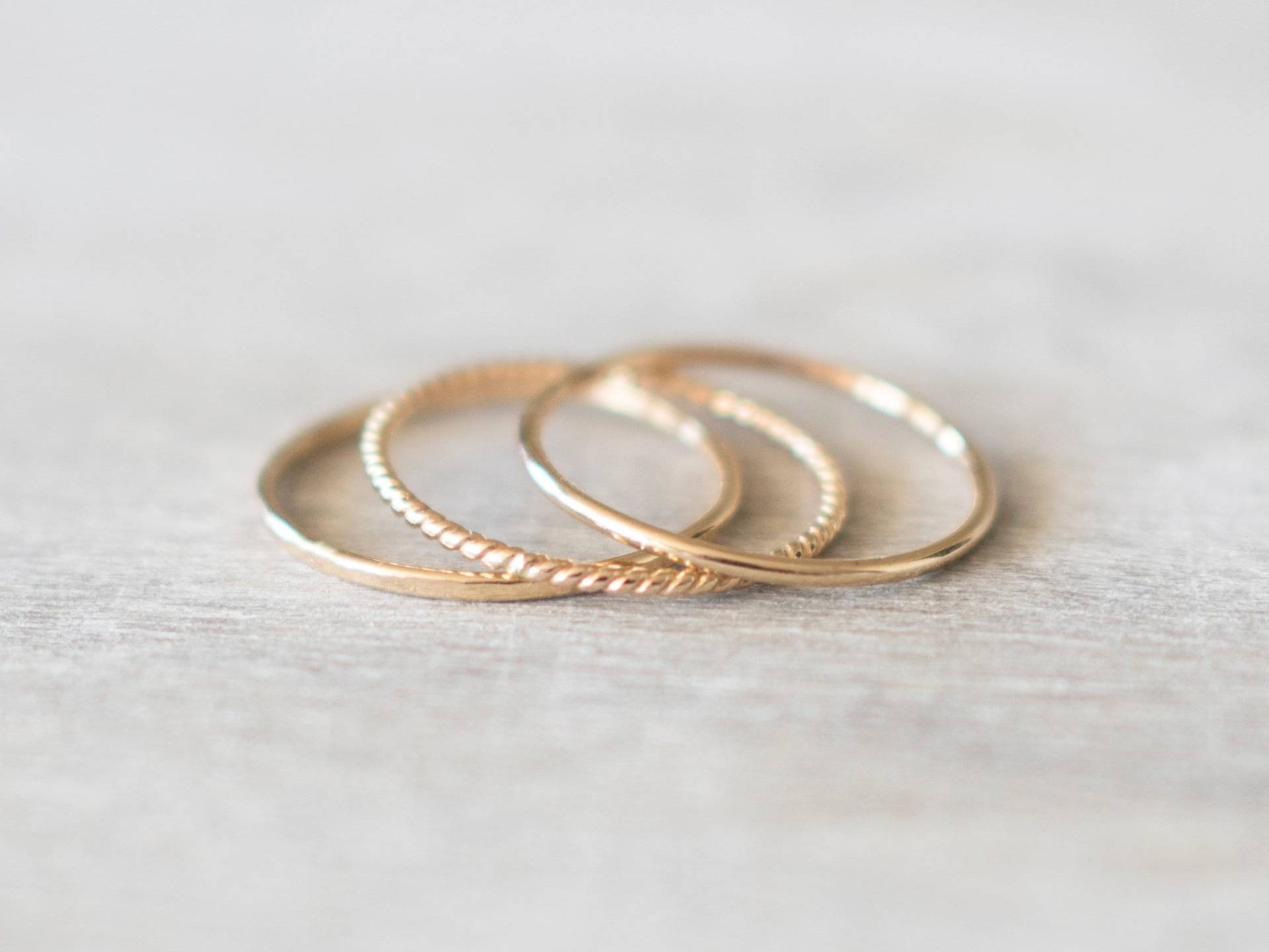 Super Dünner Texturierter Gold Filled Ring Set Mit 3 Ringen, Goldring, Twist Ring, Goldring Gehämmert, 14K Goldringe Für Frauen von minimalaccents