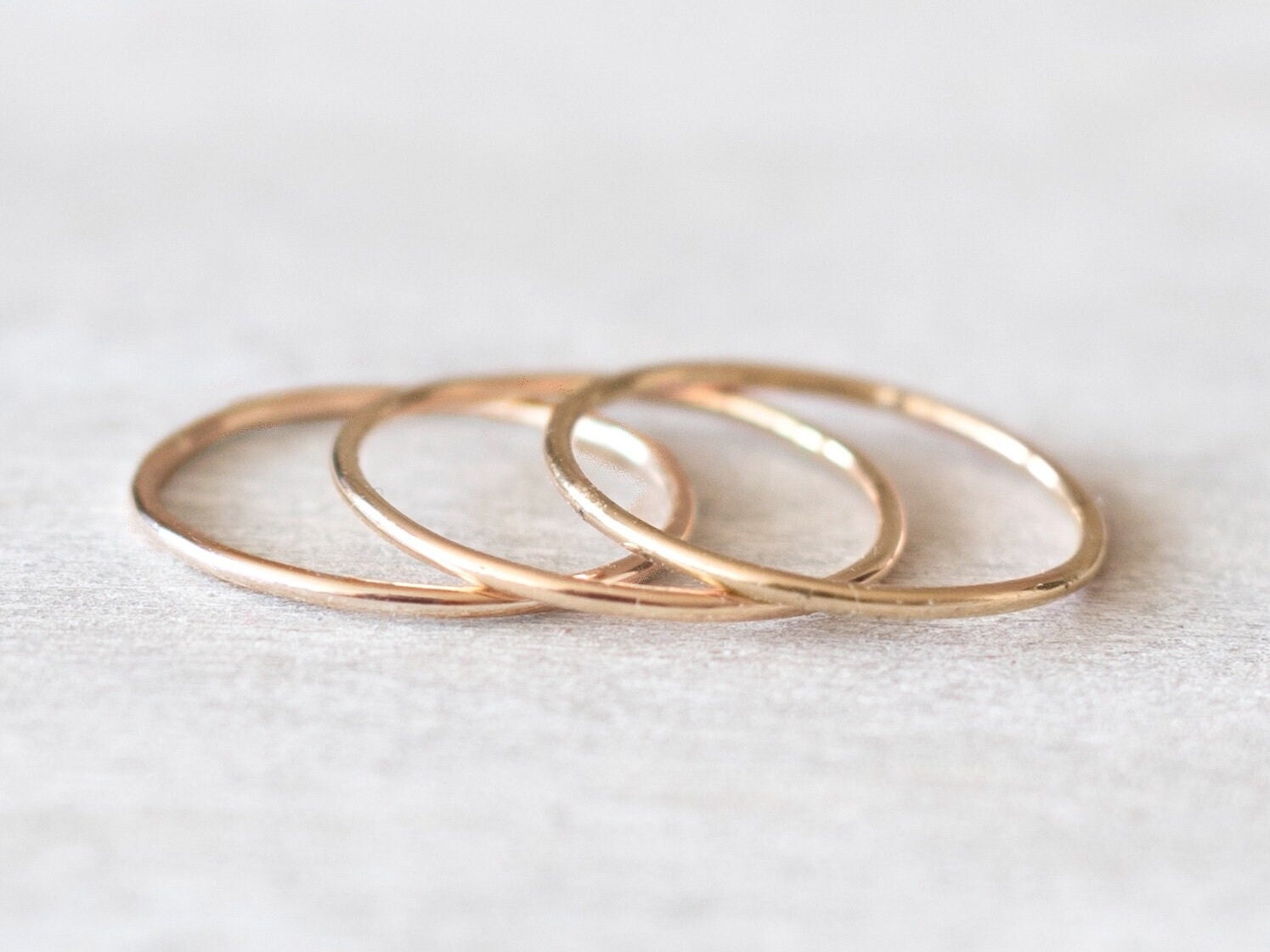 Super Thin Gold Filled Ring Set Von 3, Zierliche Ringe, Zarte Stapelbare Stapelringe, 14K Ringe Für Frauen von minimalaccents