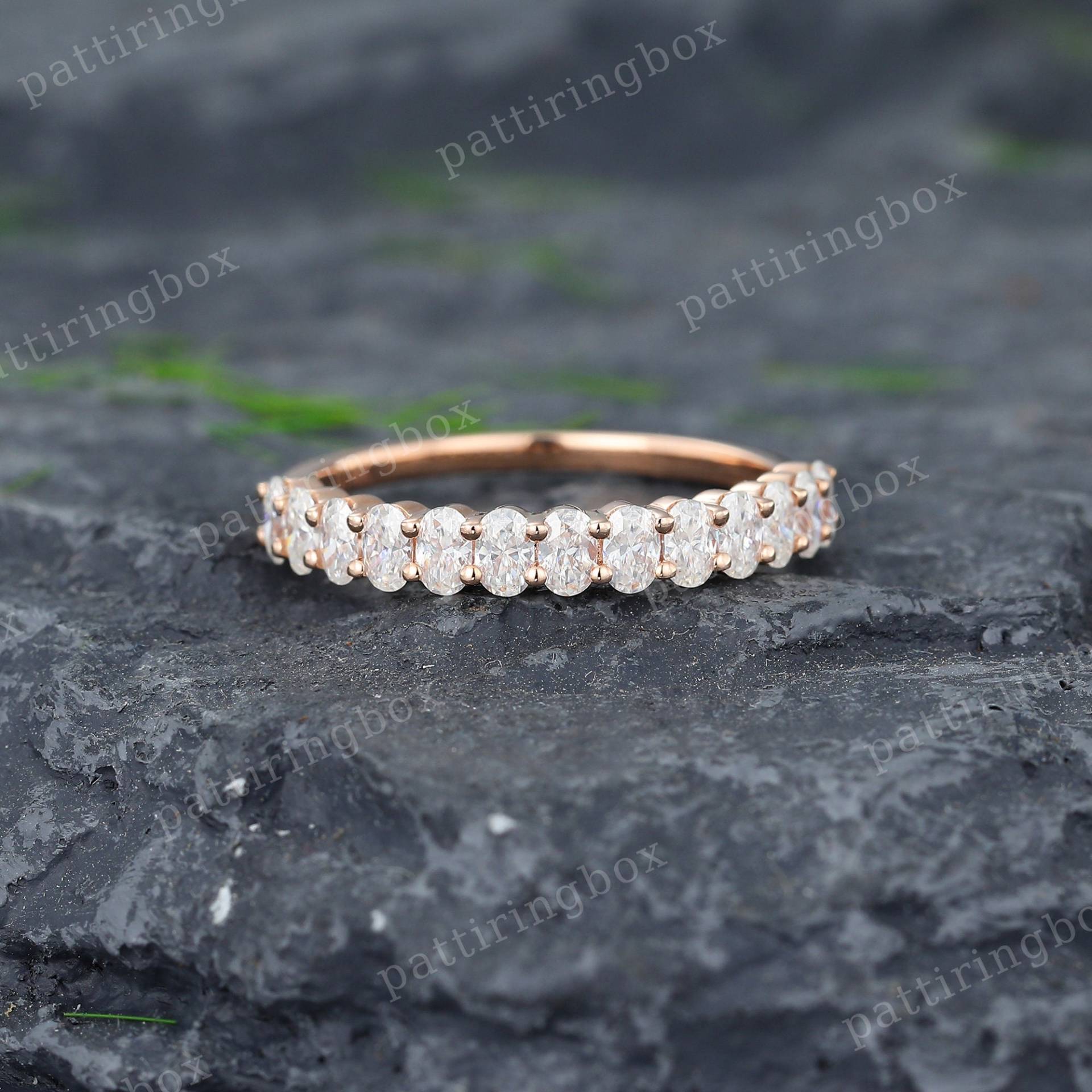 Oval Moissanite Ehering Rose Gold Unikat Vintage Half Eternity Stacking Matching Band Jubiläum Versprechen Ring Für Frauen von pattiringbox