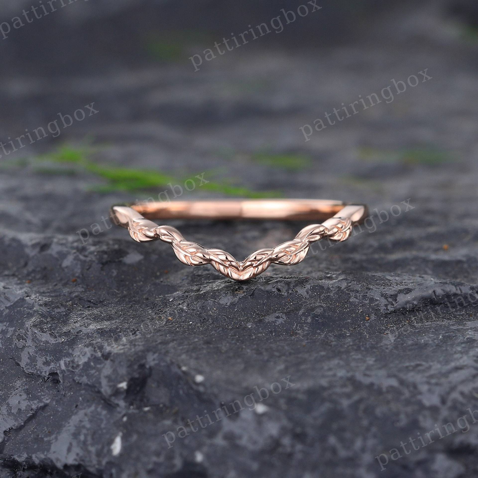 Zarter Geschwungener Trauring Schlichter Roségold-Farbener Art Deco Blatt Passender Stapelbarer Ring Vintage Versprechensring Für Frauen von pattiringbox