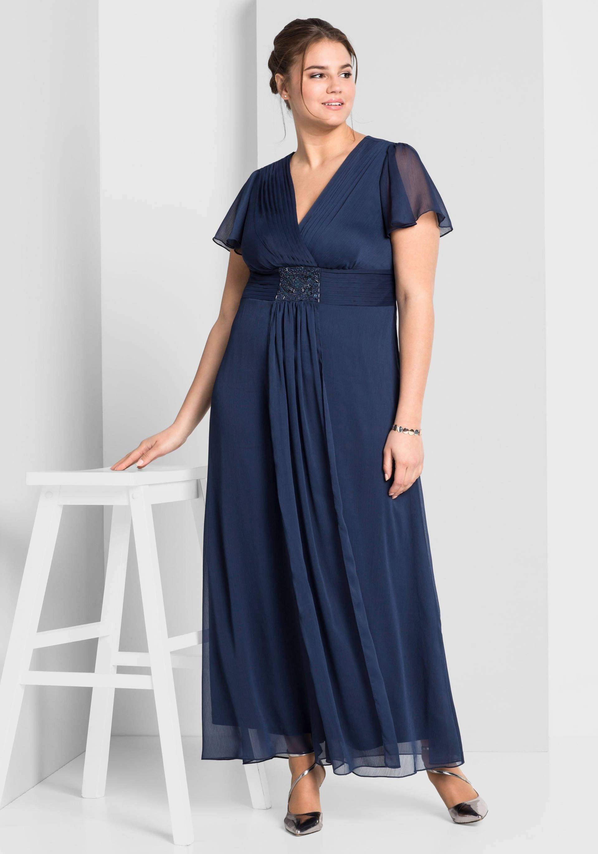 Große Größen: Abendkleid mit Schmuckbrosche, in A-Linie, marine, Gr.40-58 Große Größen: Abendkleid mit Schmuckbrosche, in A-Linie, marine, Gr.40-58 von sheego