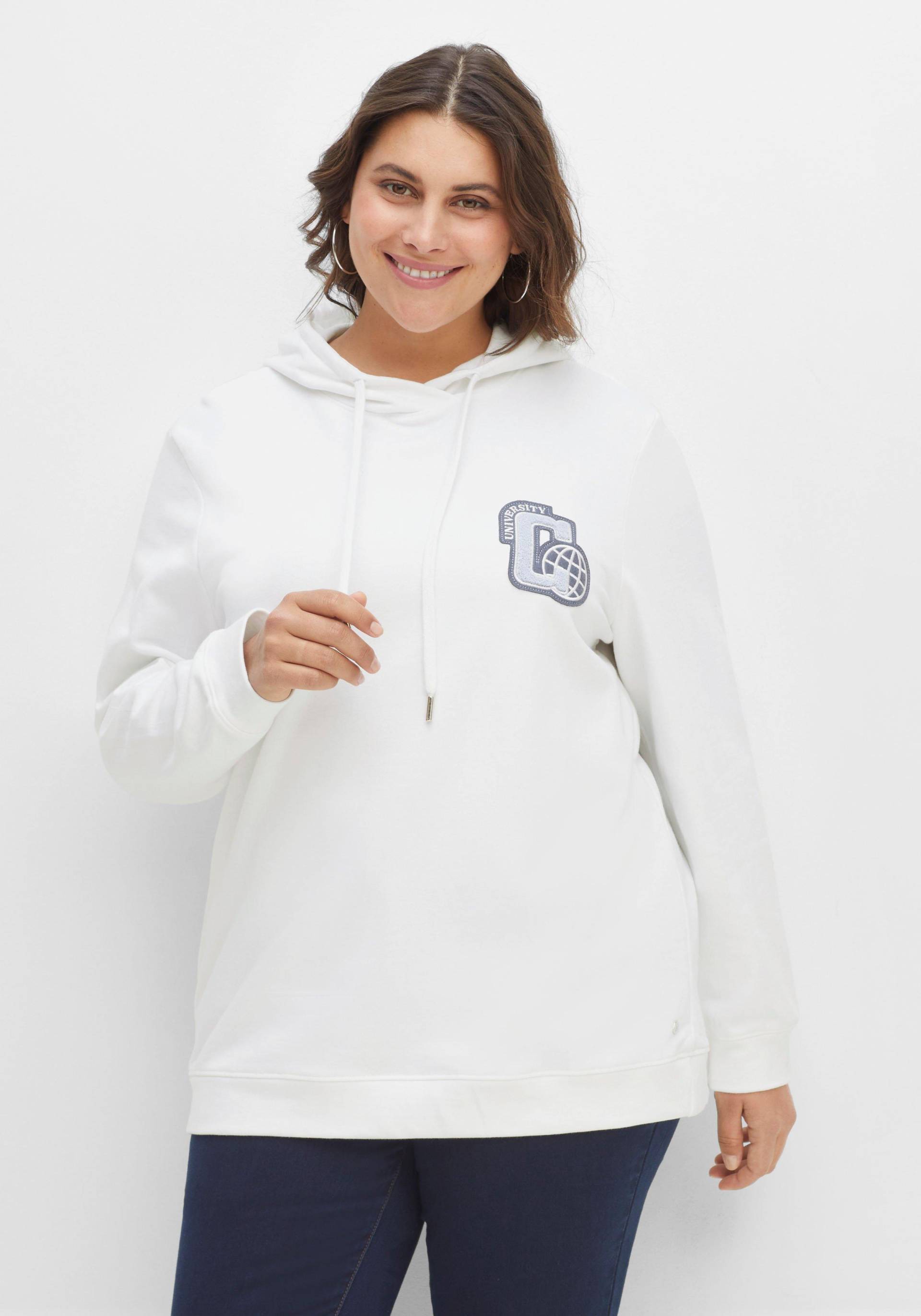 Große Größen: Sweatshirt mit Kapuze und College-Applikation, weiß, Gr.40/42-56/58 von sheego