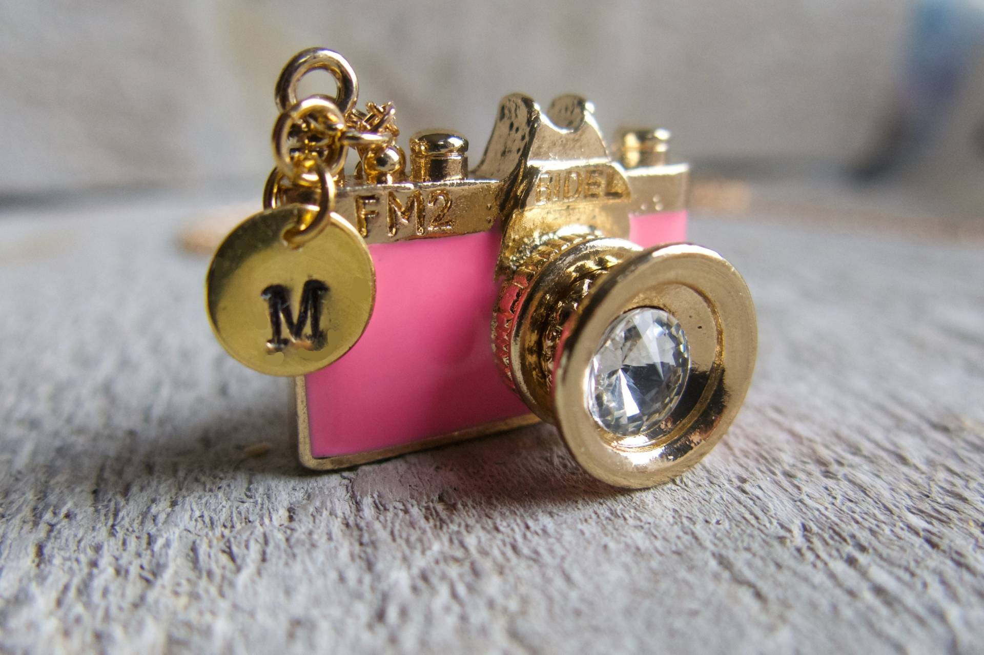 Rosa Kamera Halskette, Geschenk Fotograf, Personalisierte Anhänger, Initiale Für Sie Fotografie Charme Miniatur Vorhanden, Beste Freundin von whatanovelidea